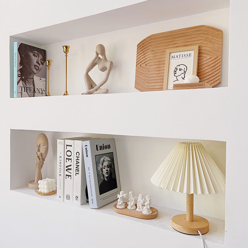 Lampska na stół z plisowanym abażurem