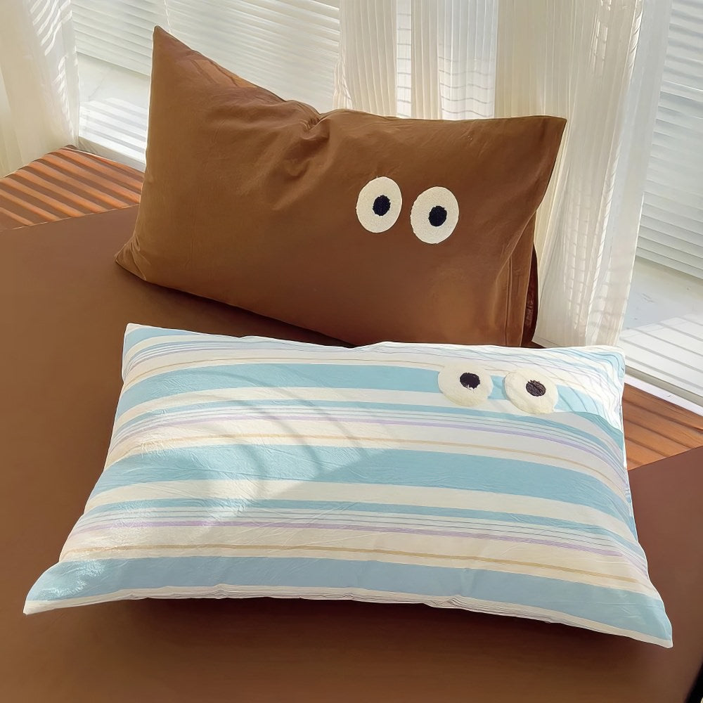 Zestaw pościeli w stylu retro z pasiastymi wzorami