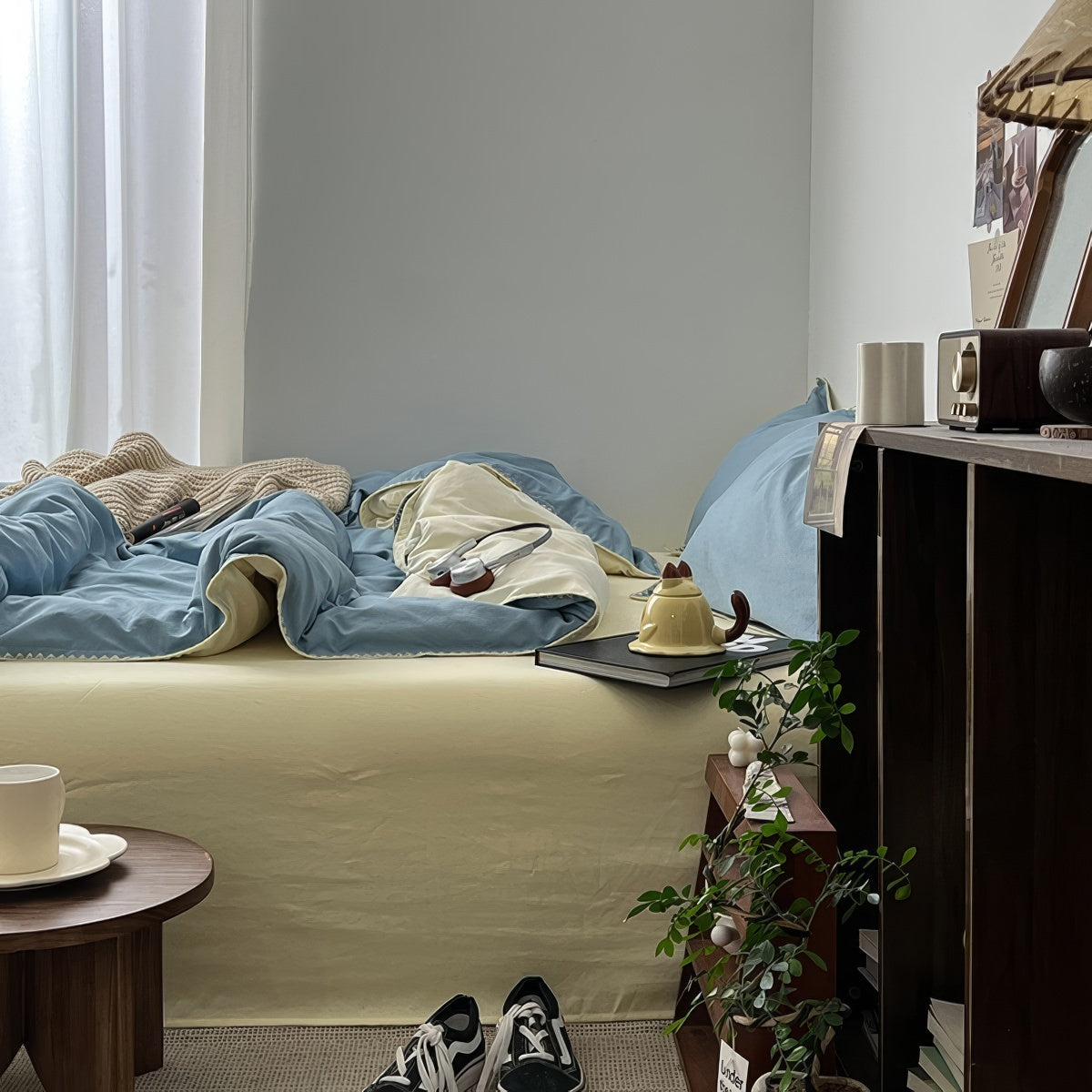 Zestaw pościeli minimalistycznej z przeszywaną krawędzią w kolorze szałwiowym