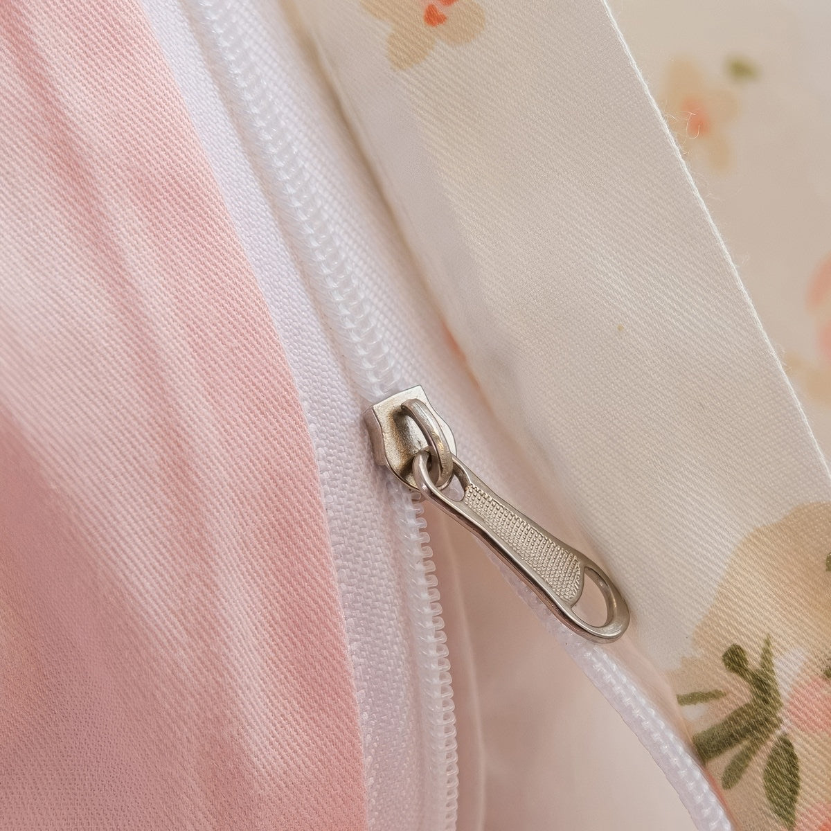 Zestaw pościeli z wiosennymi różami w delikatnym różu