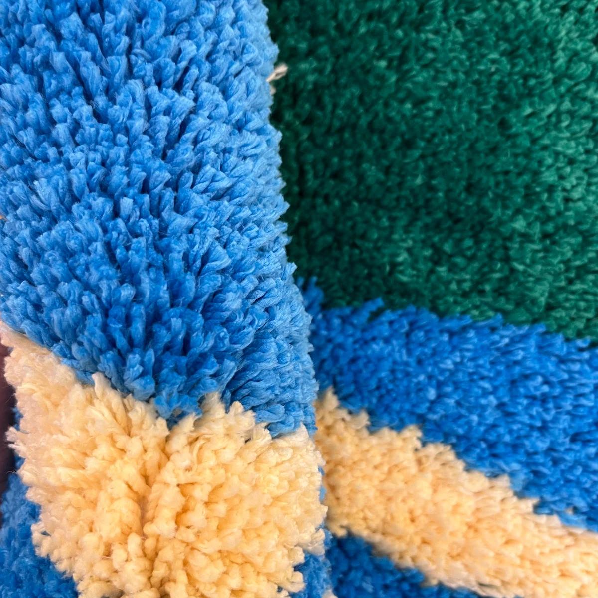 Aksamitny Dywan z Żabą w Stawie