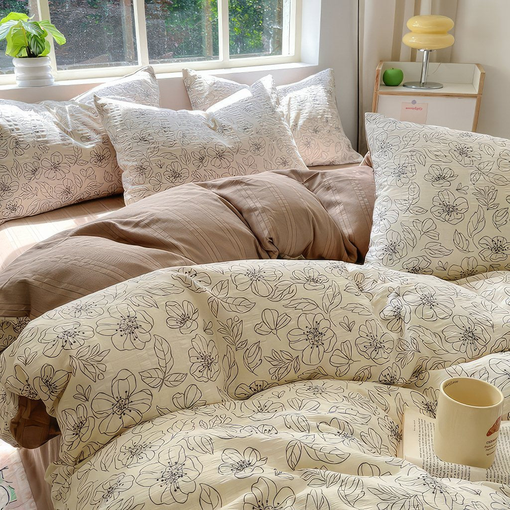 Połyskliwy zestaw pościeli z kwiatowym wzorem w brązowych odcieniach