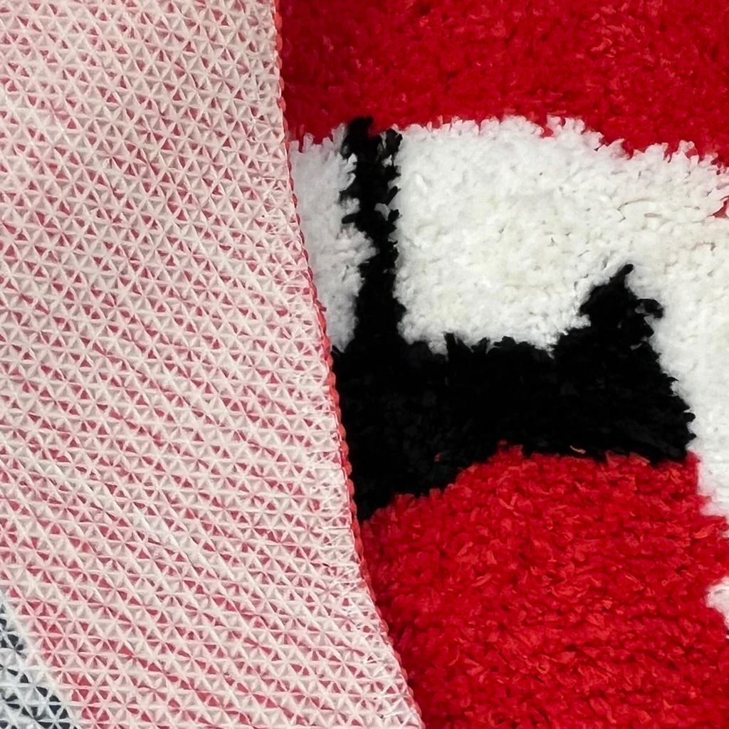 Czerwony Dywan z Wypustkami w Kształcie Ust w Stylu Wampira