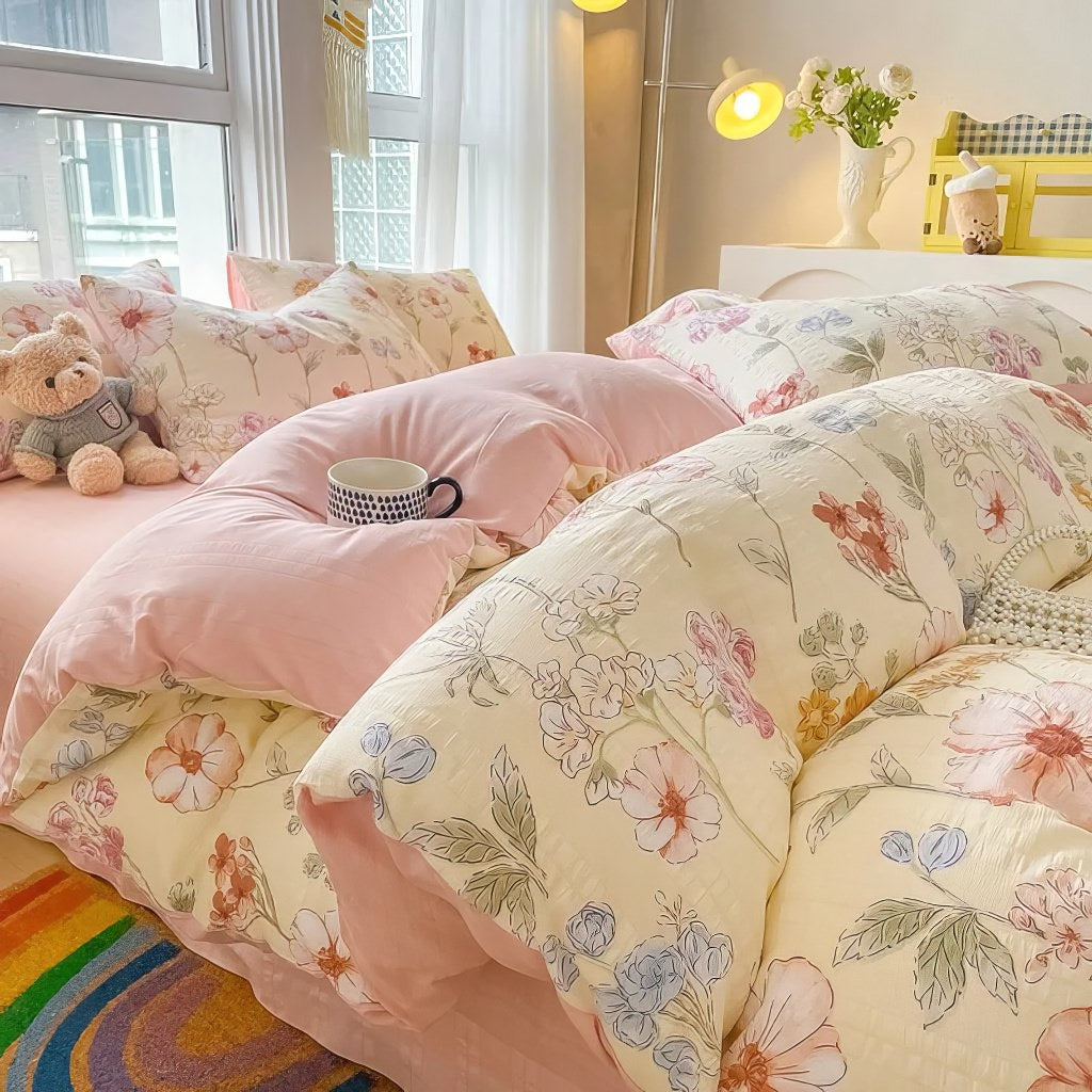 Wydruk zestawu pościeli z kwiatami akwarelowymi i fakturą