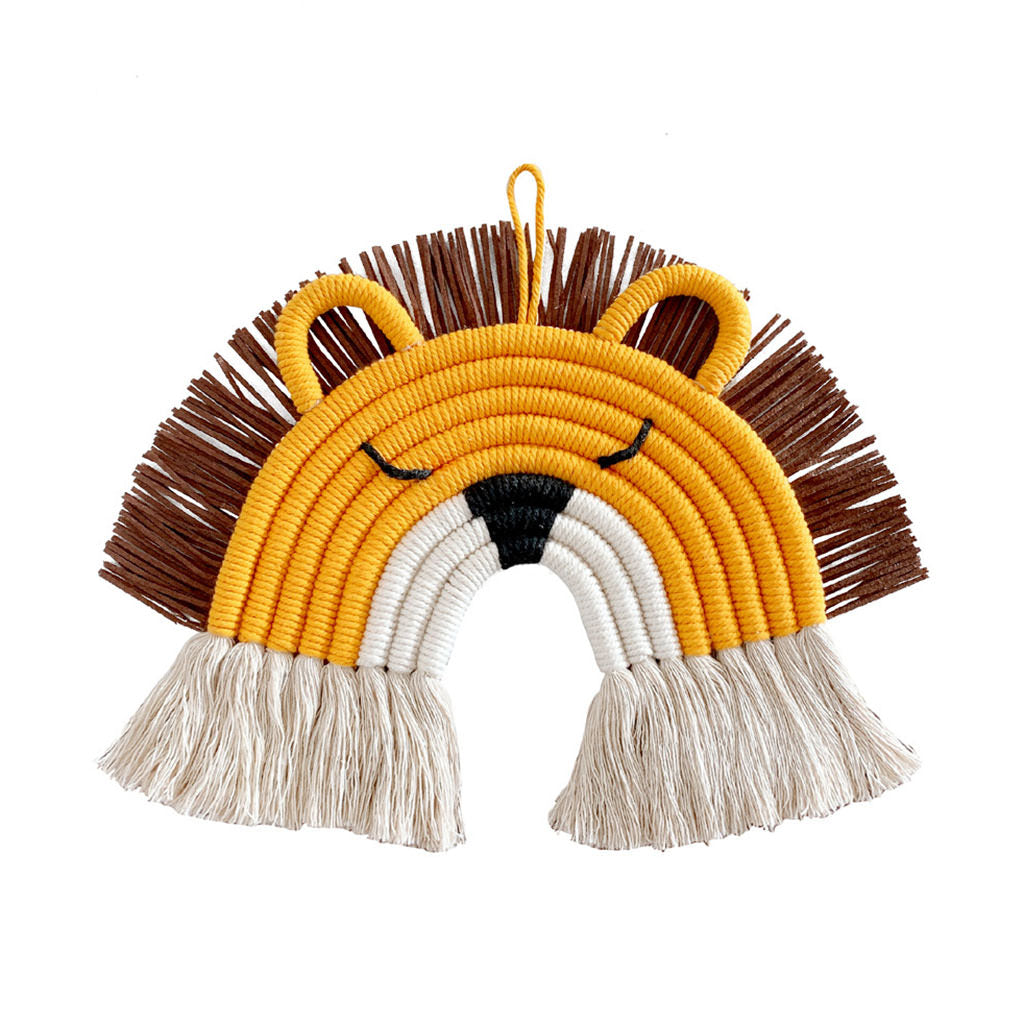 Murale z kolorowymi zwierzętami wykonane na drutach