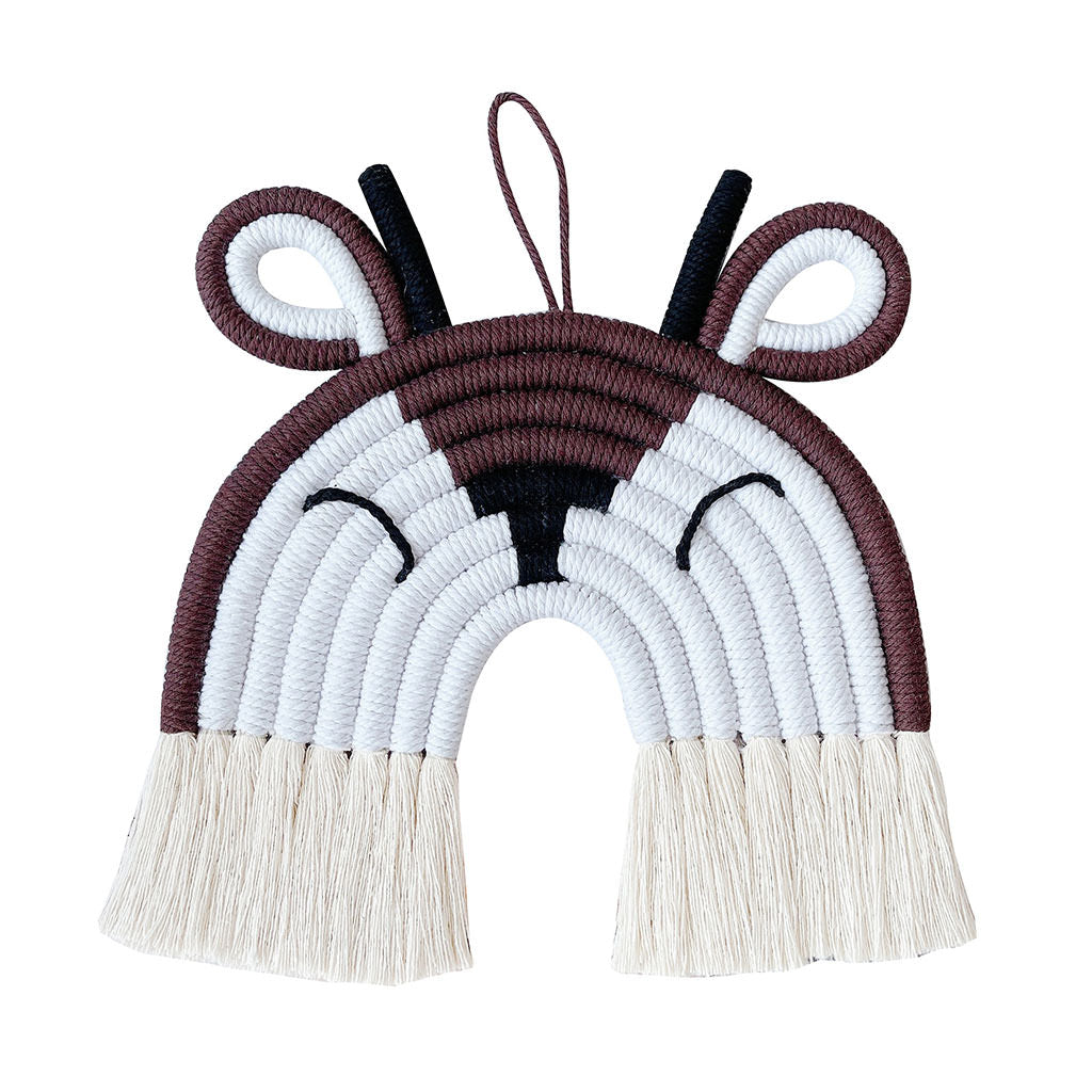 Murale z kolorowymi zwierzętami wykonane na drutach