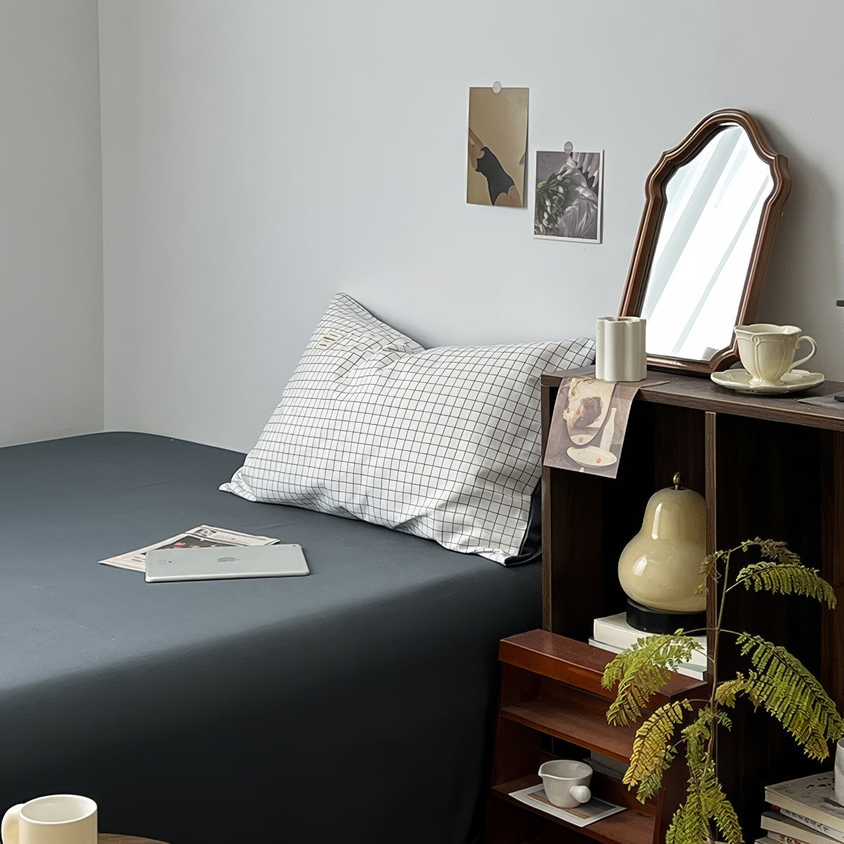 Minimalistyczny biały zestaw pościeli z kratką